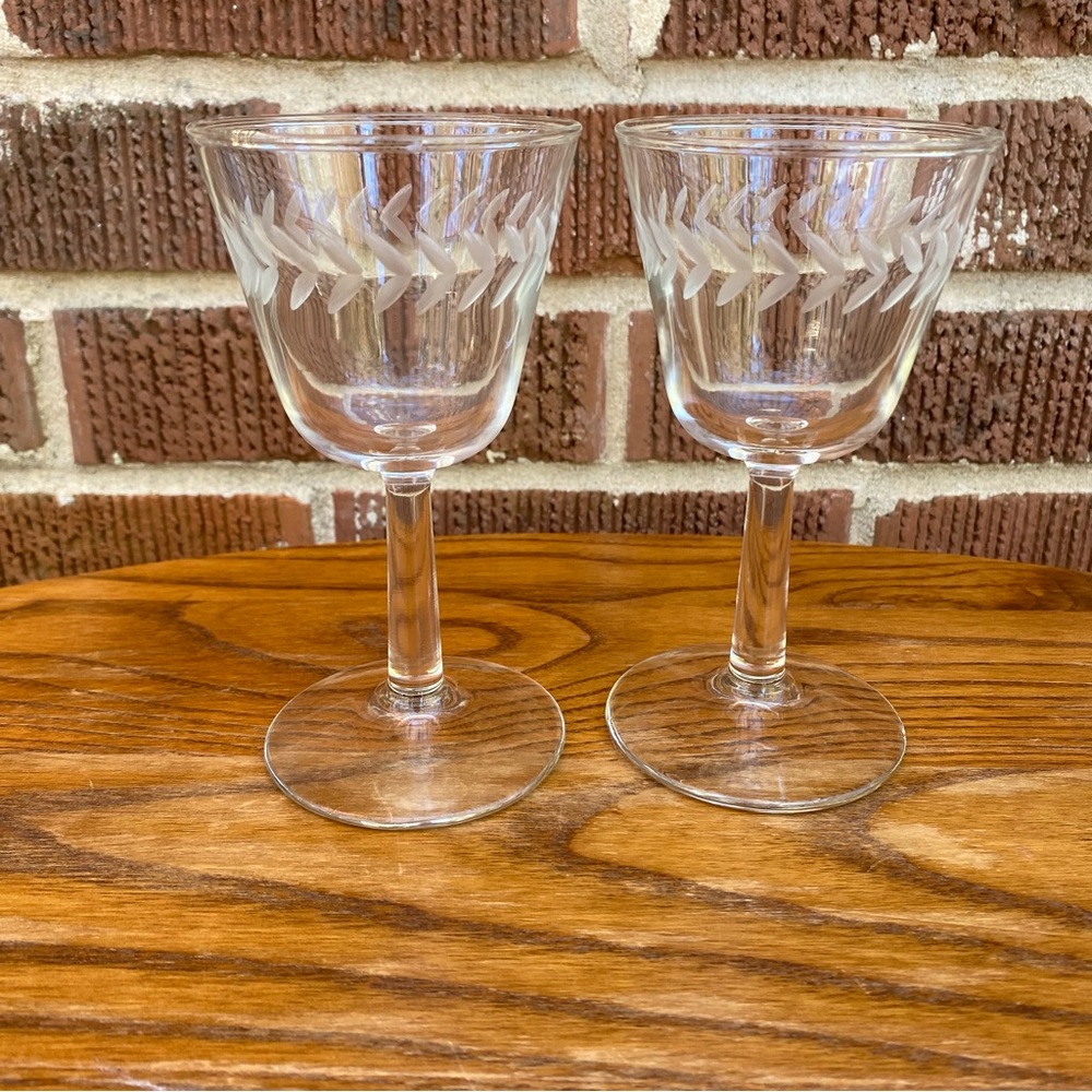 Anchor Hocking Vintage Etched Laurel Cordial Cocktail Glasses Set of 2
